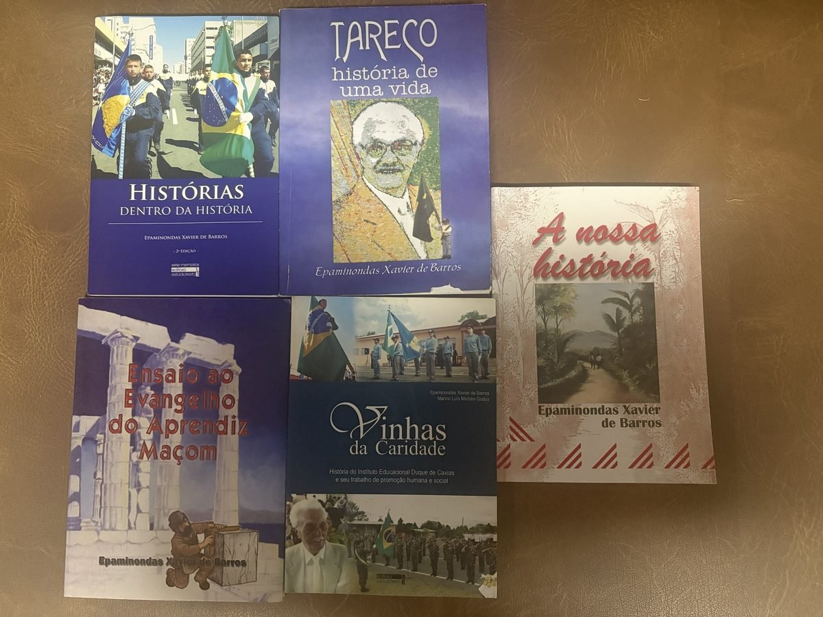 Capas dos cinco livros de Epaminondas Xavier de Barros